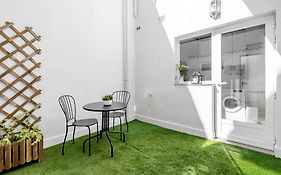 Cozy 2 Bedroom Apartment With Patio