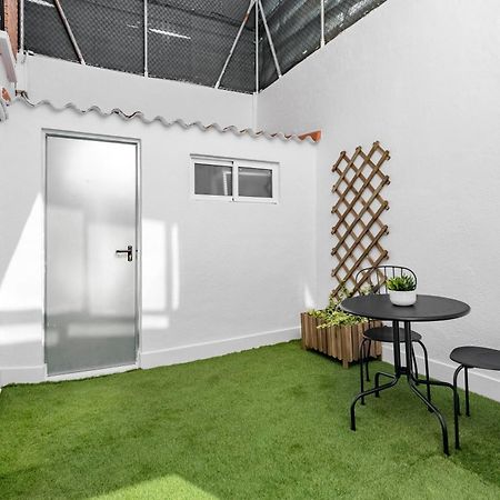 Cozy 2 Bedroom Apartment With Patio Madrid Extérieur photo