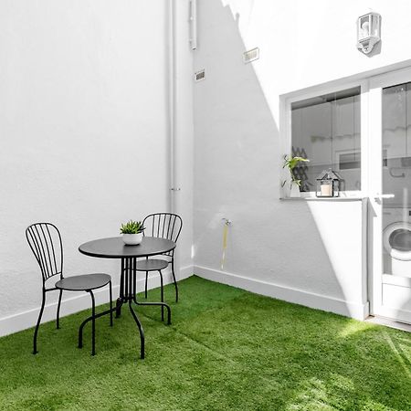 Cozy 2 Bedroom Apartment With Patio Madrid Extérieur photo