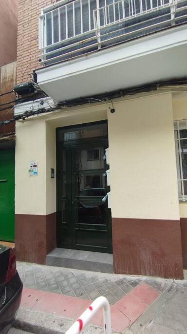 Cozy 2 Bedroom Apartment With Patio Madrid Extérieur photo