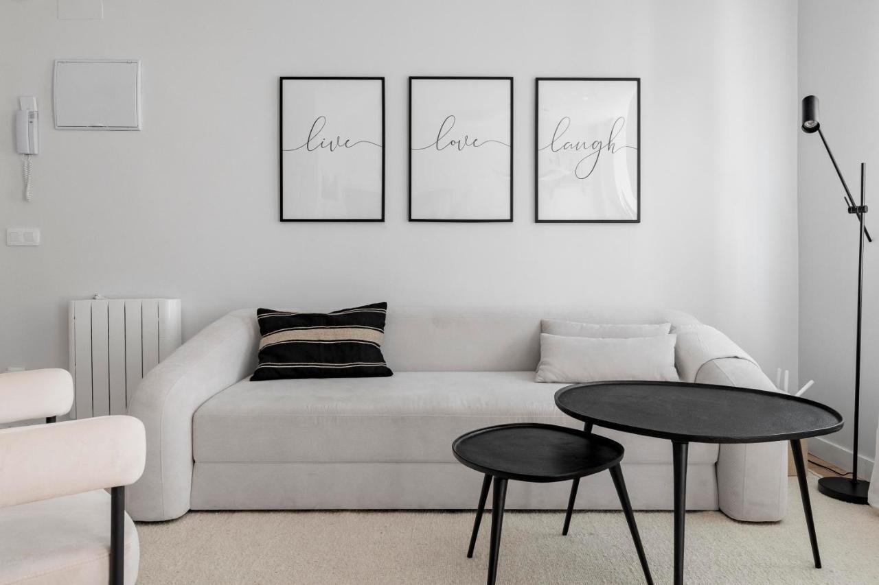 Cozy 2 Bedroom Apartment With Patio Madrid Extérieur photo