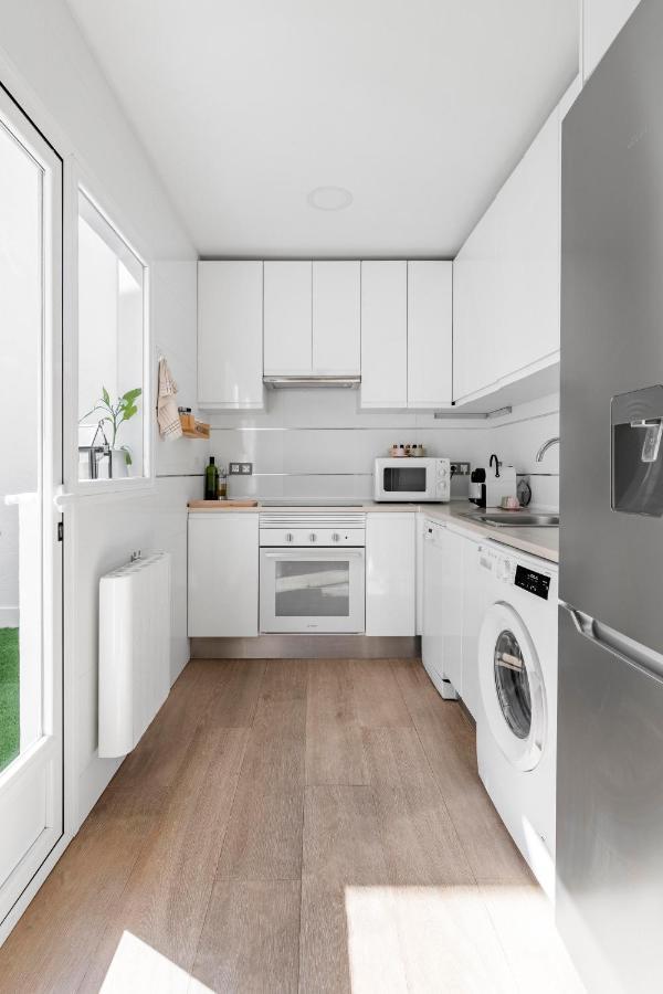 Cozy 2 Bedroom Apartment With Patio Madrid Extérieur photo