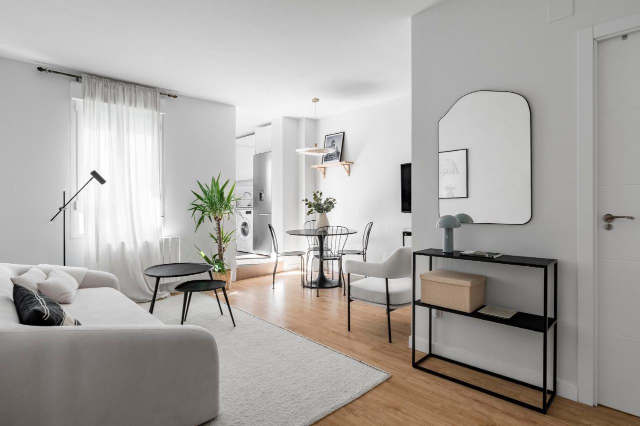 Cozy 2 Bedroom Apartment With Patio Madrid Extérieur photo