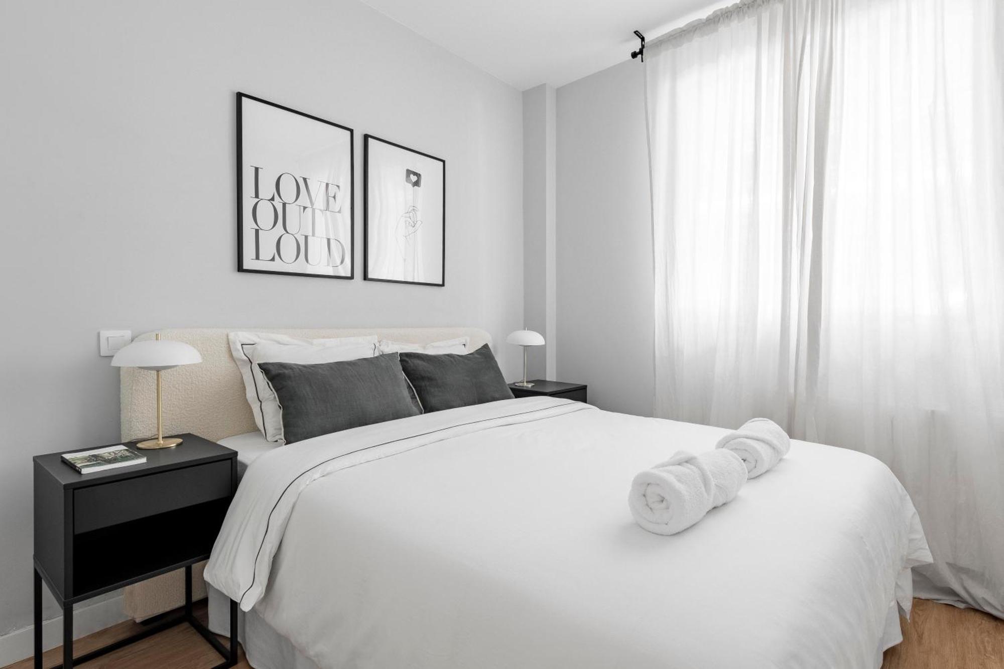 Cozy 2 Bedroom Apartment With Patio Madrid Extérieur photo